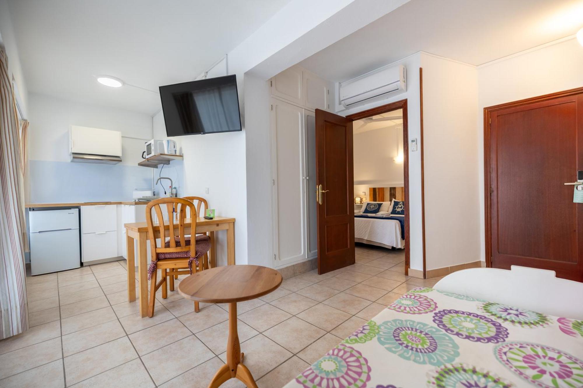 Hostal Doris - Adults Only Colonia de Sant Jordi Δωμάτιο φωτογραφία