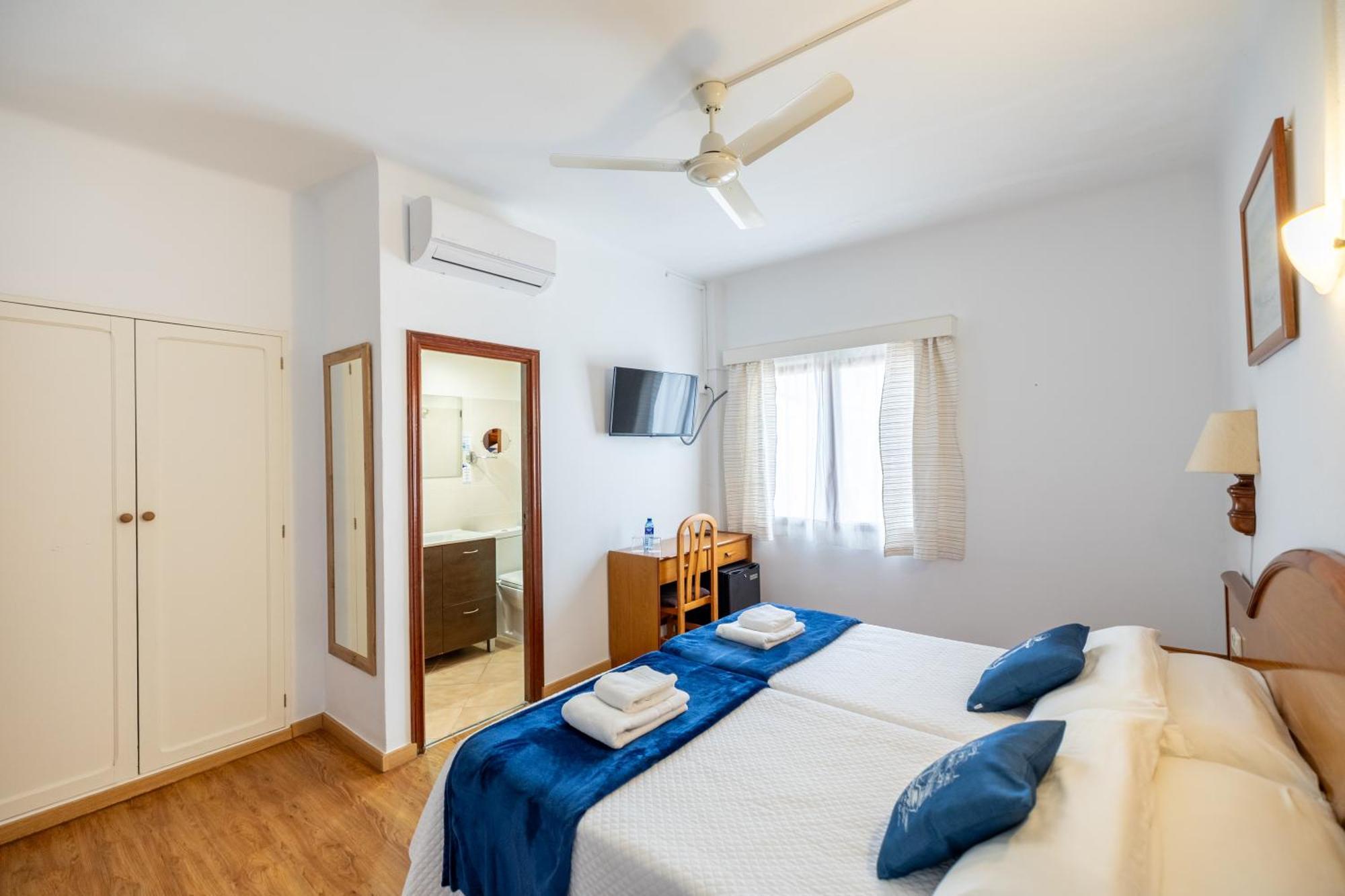 Hostal Doris - Adults Only Colonia de Sant Jordi Εξωτερικό φωτογραφία